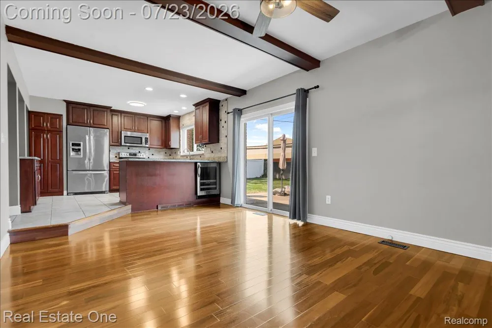 5063 Abington Drive Troy City, MI 48085