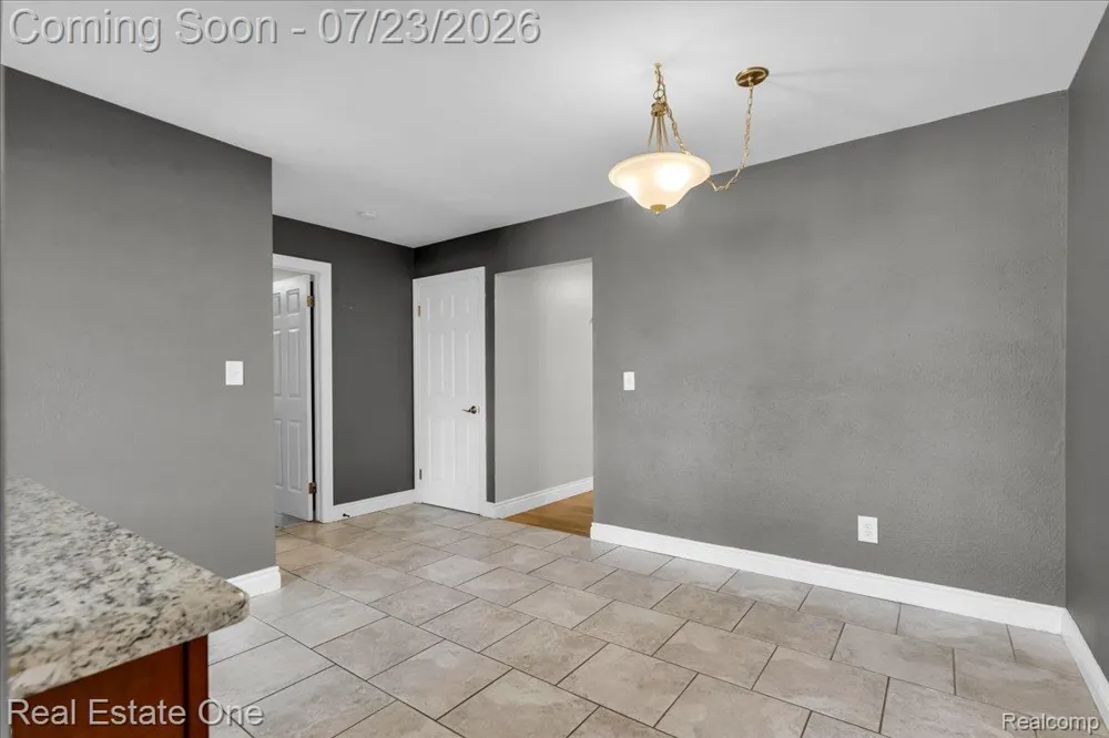 5063 Abington Drive Troy City, MI 48085