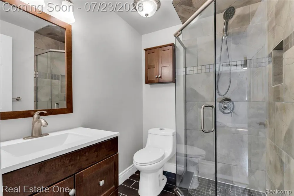 5063 Abington Drive Troy City, MI 48085