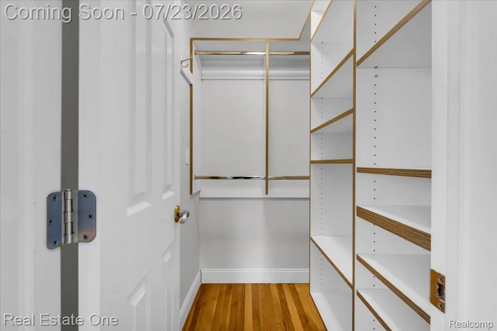 5063 Abington Drive Troy City, MI 48085
