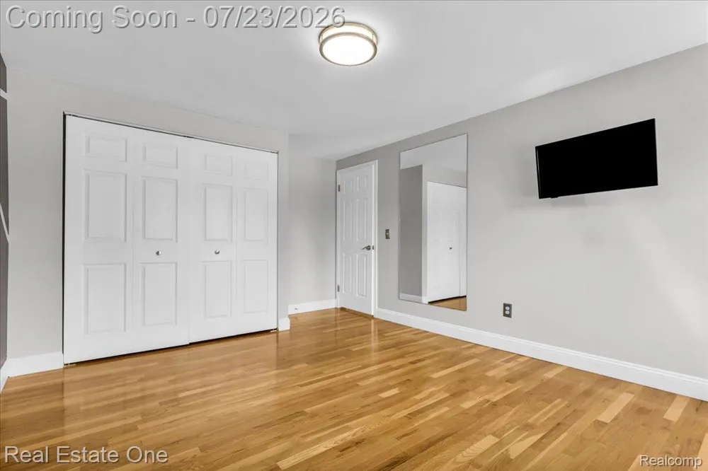 5063 Abington Drive Troy City, MI 48085