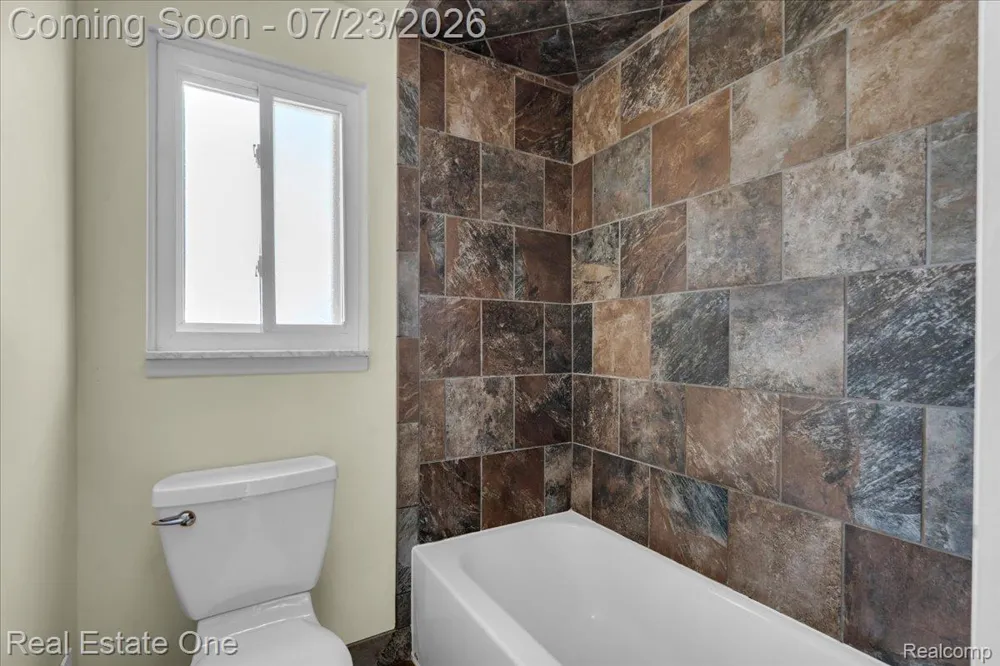 5063 Abington Drive Troy City, MI 48085