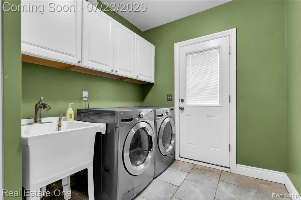 5063 Abington Drive Troy City, MI 48085