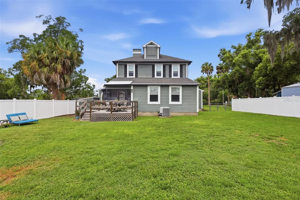 47 DAVIS AVENUE Umatilla, FL 32784