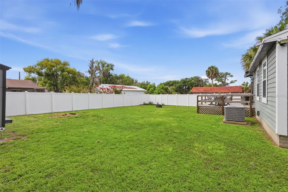 47 DAVIS AVENUE Umatilla, FL 32784