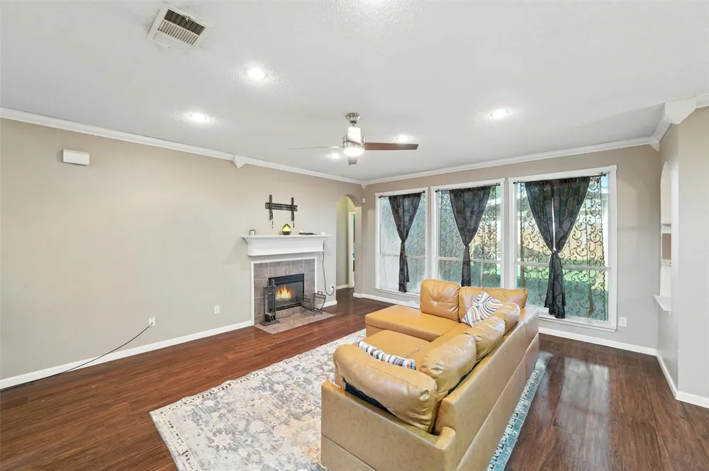 525 Magnolia Trail DeSoto, TX 75115