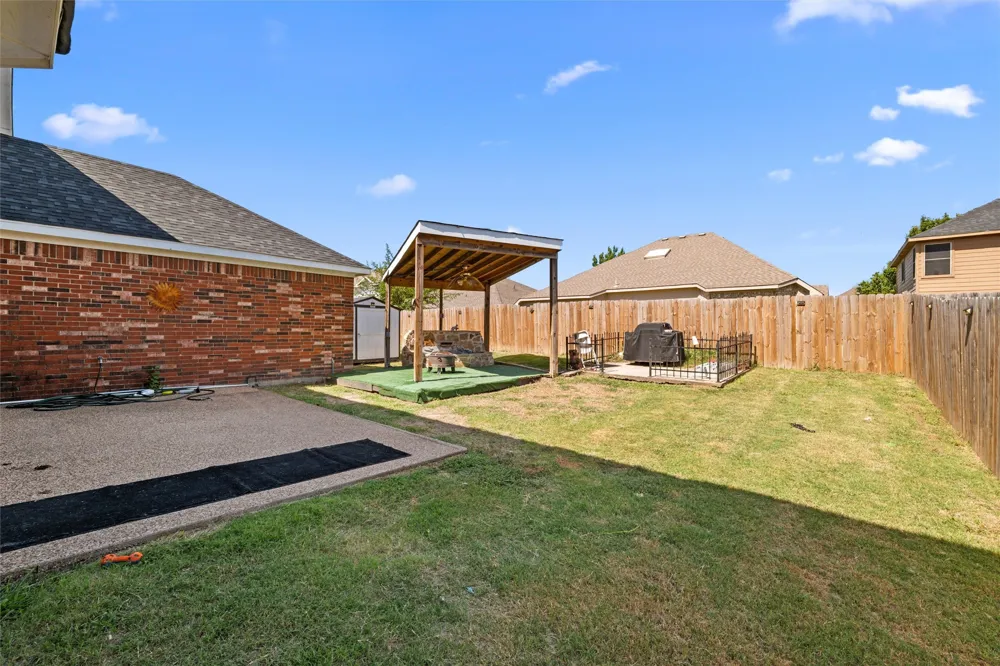 525 Magnolia Trail DeSoto, TX 75115