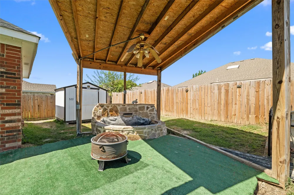 525 Magnolia Trail DeSoto, TX 75115