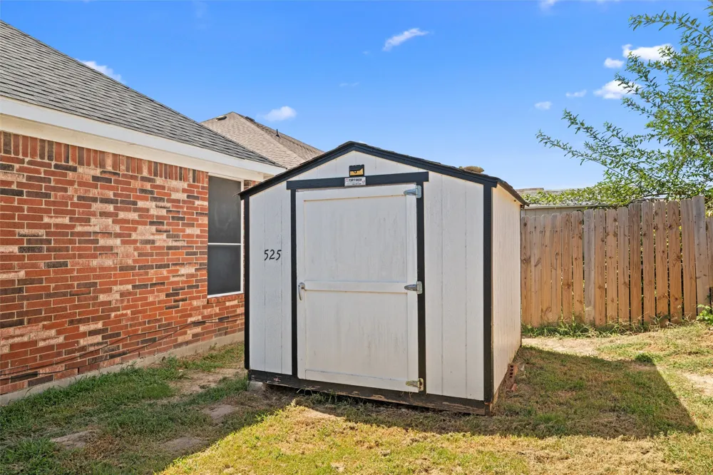 525 Magnolia Trail DeSoto, TX 75115