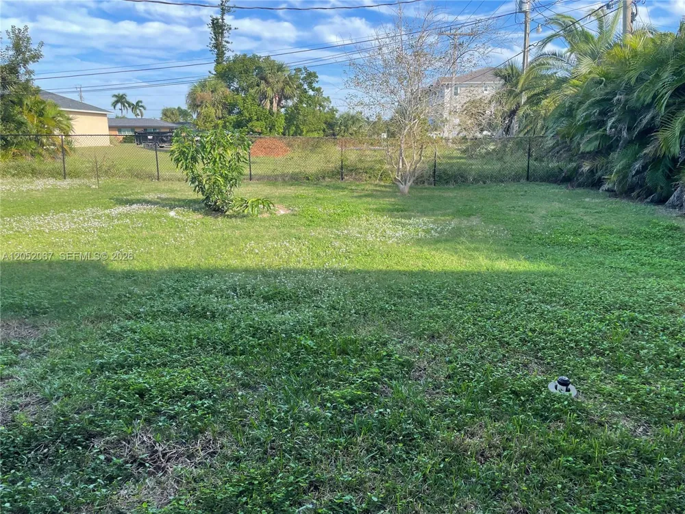 737 Sesame Ct Cape Coral, FL 33904
