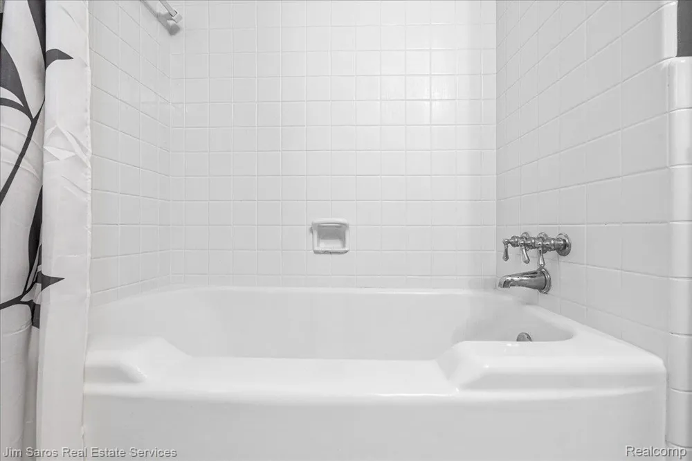 1023 Buckingham Road Grosse Pointe Park City, MI 48230