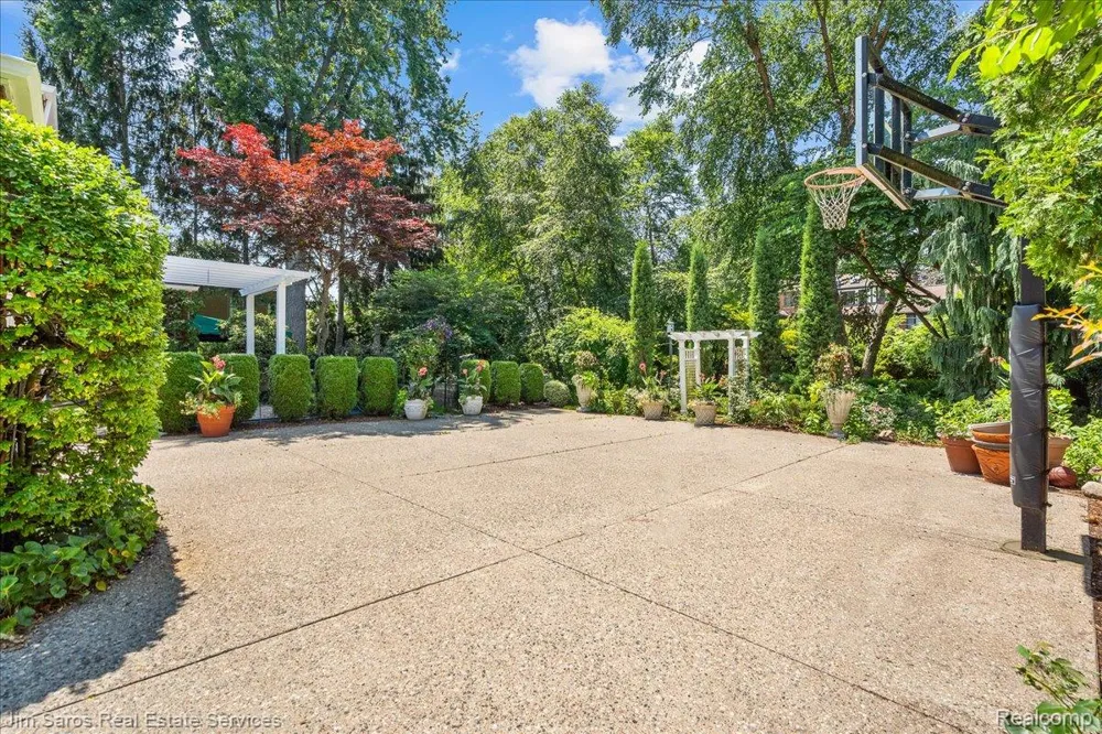 1023 Buckingham Road Grosse Pointe Park City, MI 48230
