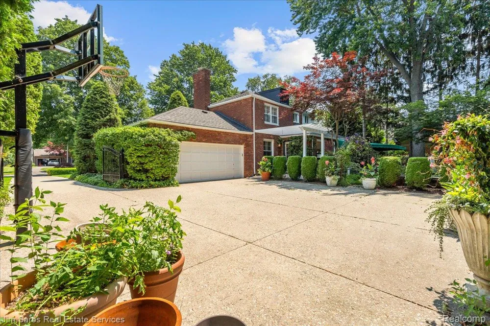 1023 Buckingham Road Grosse Pointe Park City, MI 48230