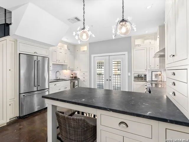 221 Lexington Avenue #104 San Antonio, TX 78215