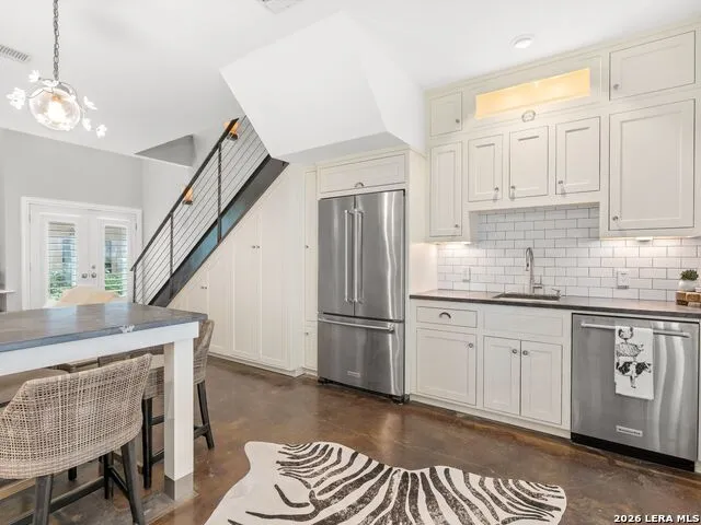 221 Lexington Avenue #104 San Antonio, TX 78215