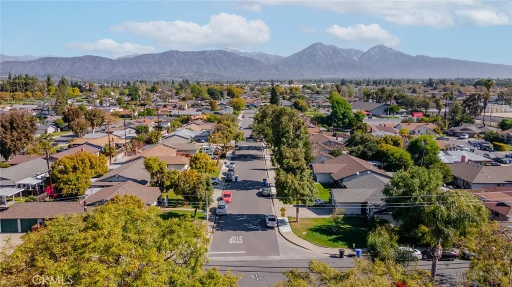 1924 Bobolink Way Pomona, CA 91767
