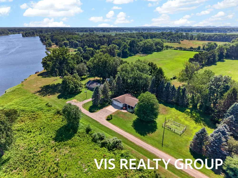 14943 Groenevelt Road Spring Lake, MI 49456