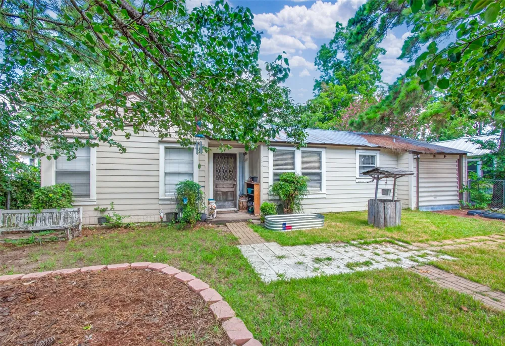 203 Hudgins Street Smithville, TX 78957