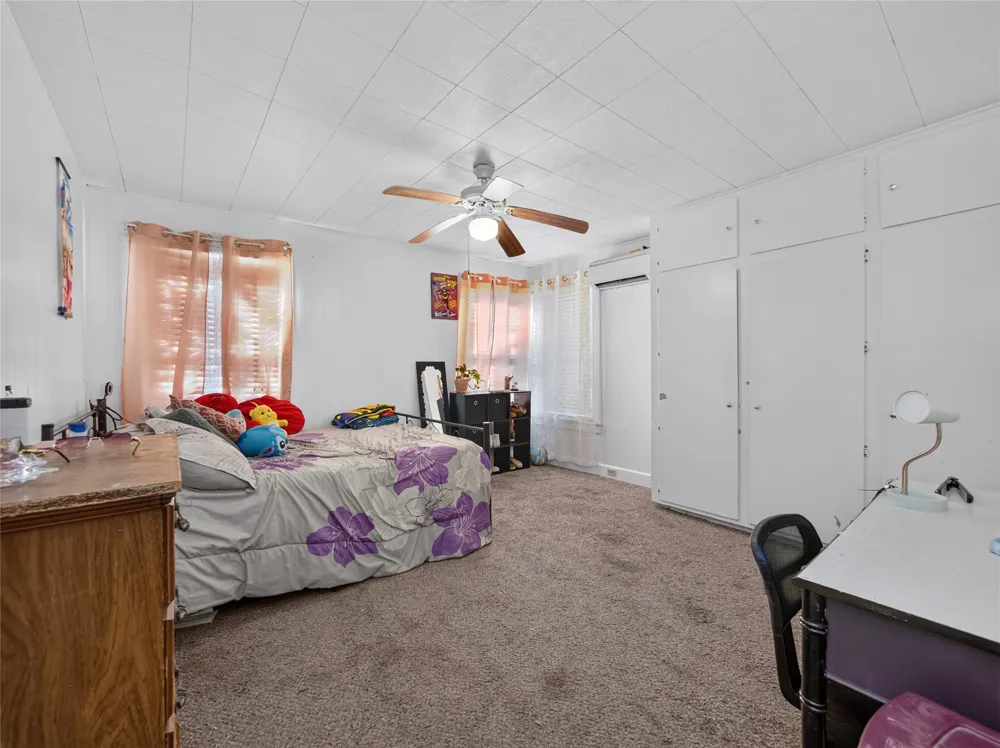 203 Hudgins Street Smithville, TX 78957