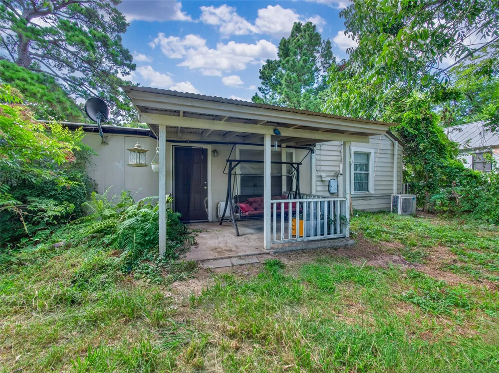 203 Hudgins Street Smithville, TX 78957
