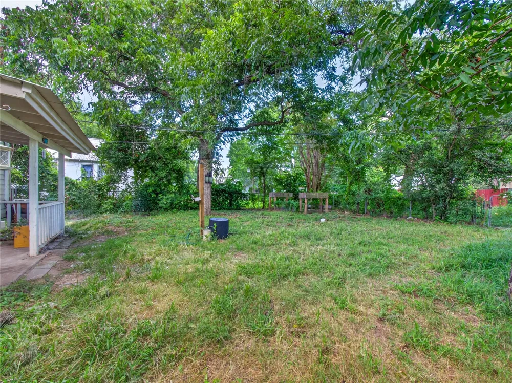 203 Hudgins Street Smithville, TX 78957