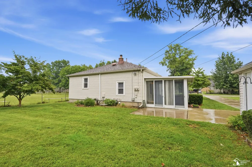 12891 Crane Street Carleton Village, MI 48117