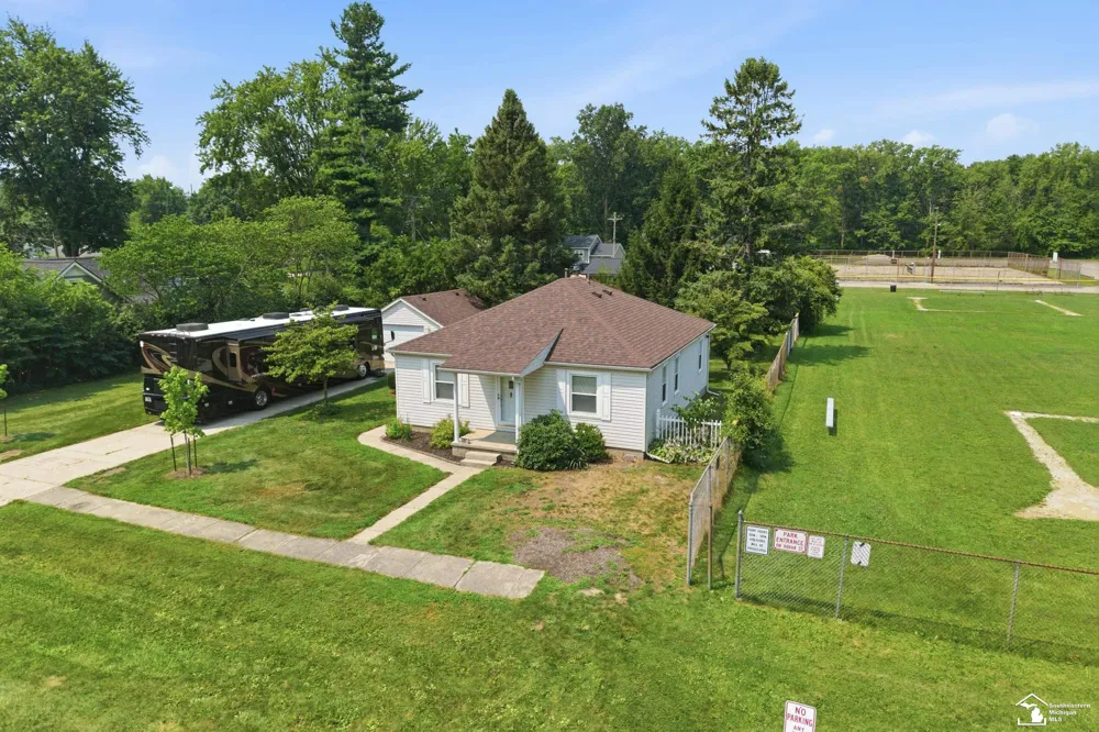 12891 Crane Street Carleton Village, MI 48117