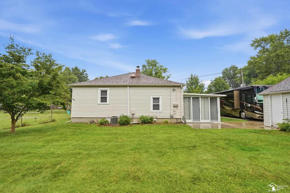 12891 Crane Street Carleton Village, MI 48117