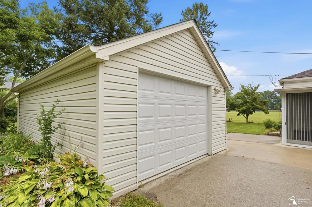 12891 Crane Street Carleton Village, MI 48117