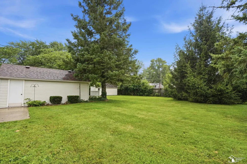 12891 Crane Street Carleton Village, MI 48117