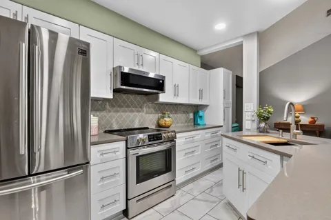 1202 Thorpe Lane #406D