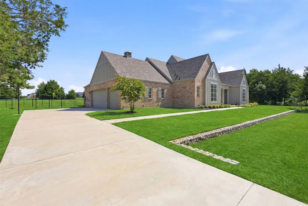 425 Abagail Lane Van Alstyne, TX 75495