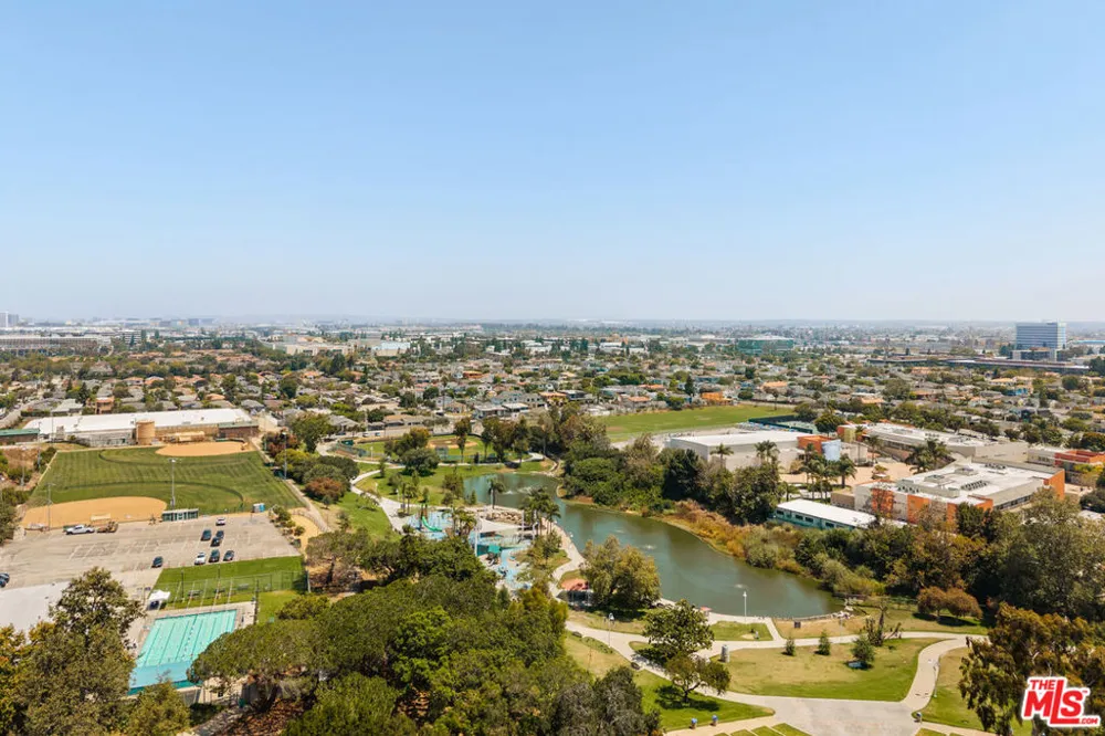1466 Manhattan Beach Boulevard #4 Manhattan Beach, CA 90266