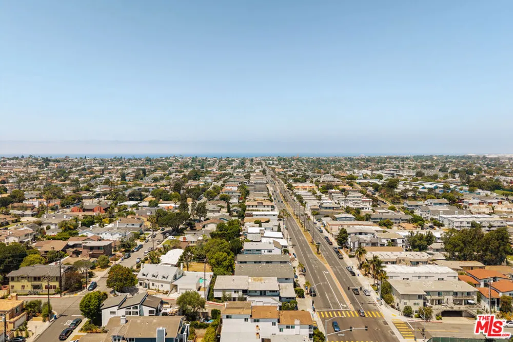 1466 Manhattan Beach Boulevard #4 Manhattan Beach, CA 90266