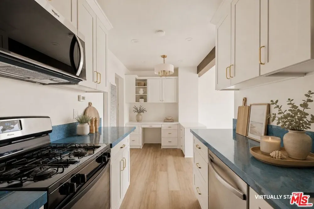 1466 Manhattan Beach Boulevard #4 Manhattan Beach, CA 90266