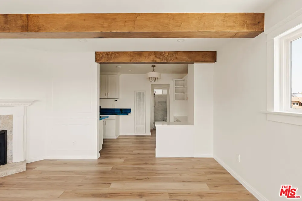 1466 Manhattan Beach Boulevard #4 Manhattan Beach, CA 90266