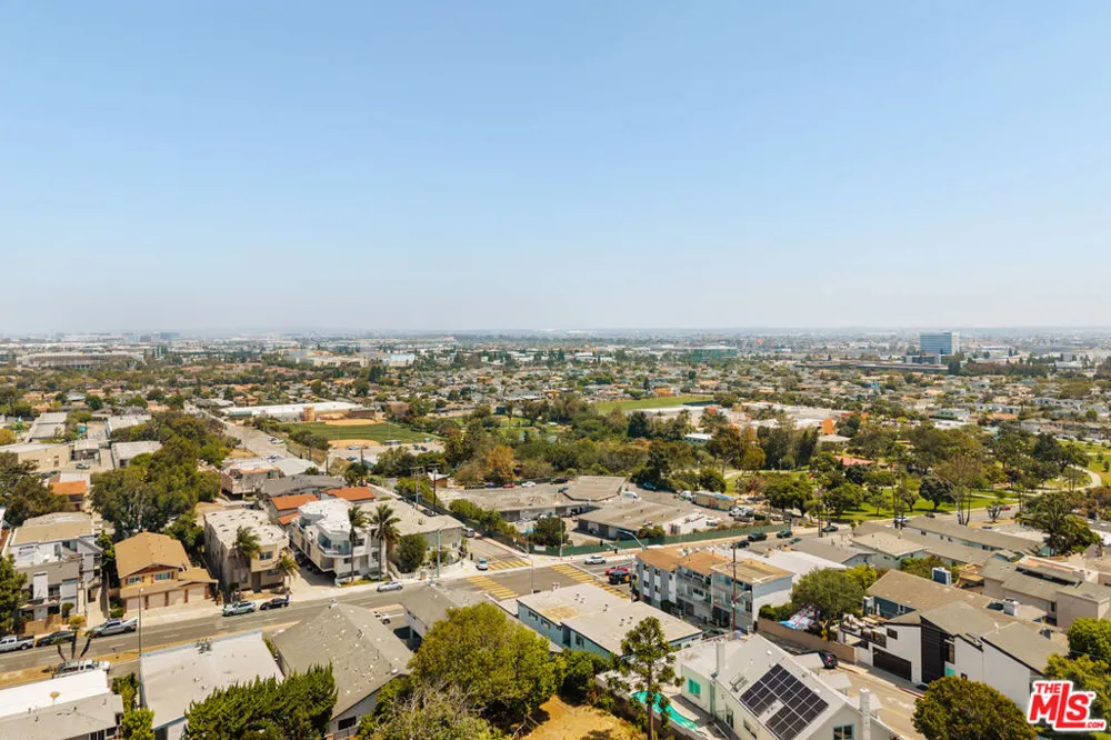 1466 Manhattan Beach Boulevard #4 Manhattan Beach, CA 90266