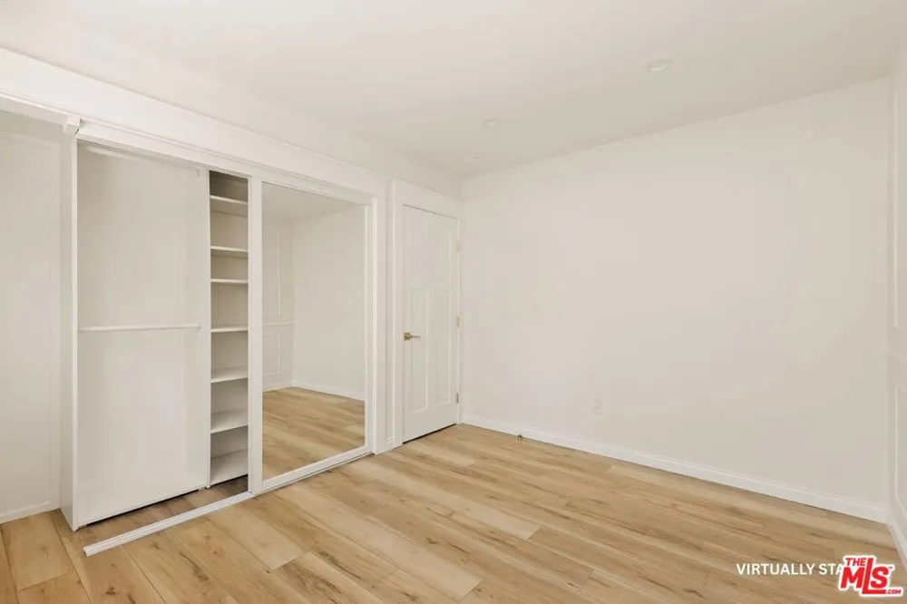 1466 Manhattan Beach Boulevard #4 Manhattan Beach, CA 90266