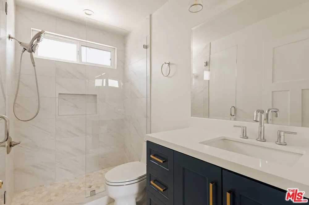 1466 Manhattan Beach Boulevard #4 Manhattan Beach, CA 90266