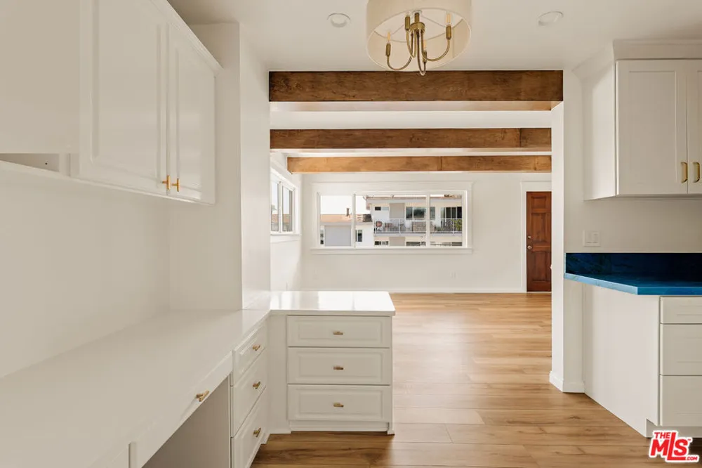 1466 Manhattan Beach Boulevard #4 Manhattan Beach, CA 90266