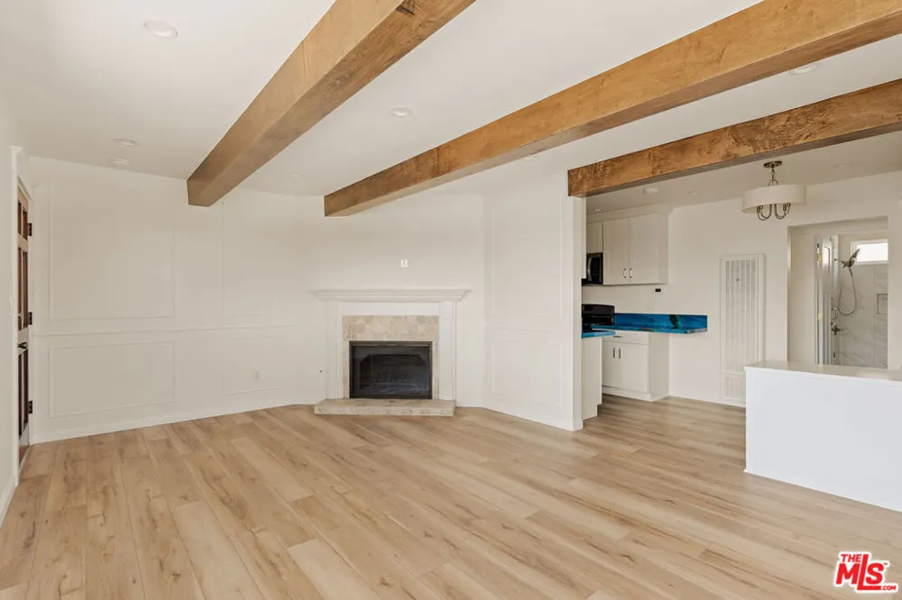 1466 Manhattan Beach Boulevard #4 Manhattan Beach, CA 90266