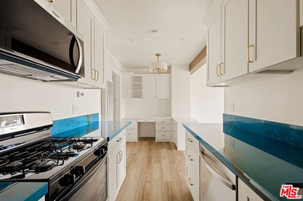 1466 Manhattan Beach Boulevard #4 Manhattan Beach, CA 90266