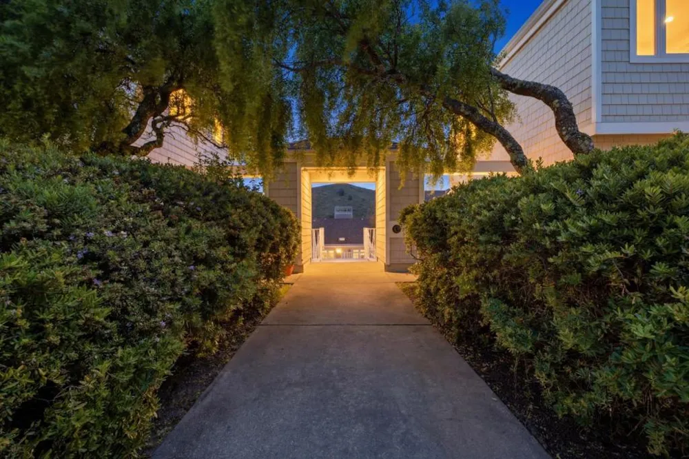 855 Mountain View Drive #4 Daly City, CA 94014