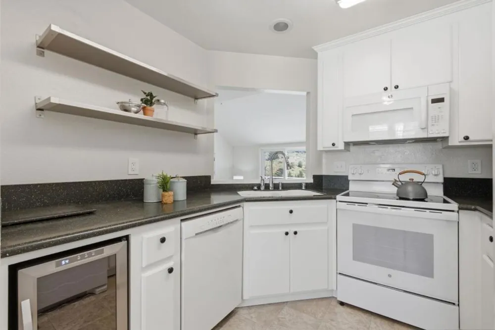 855 Mountain View Drive #4 Daly City, CA 94014