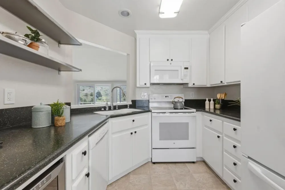 855 Mountain View Drive #4 Daly City, CA 94014