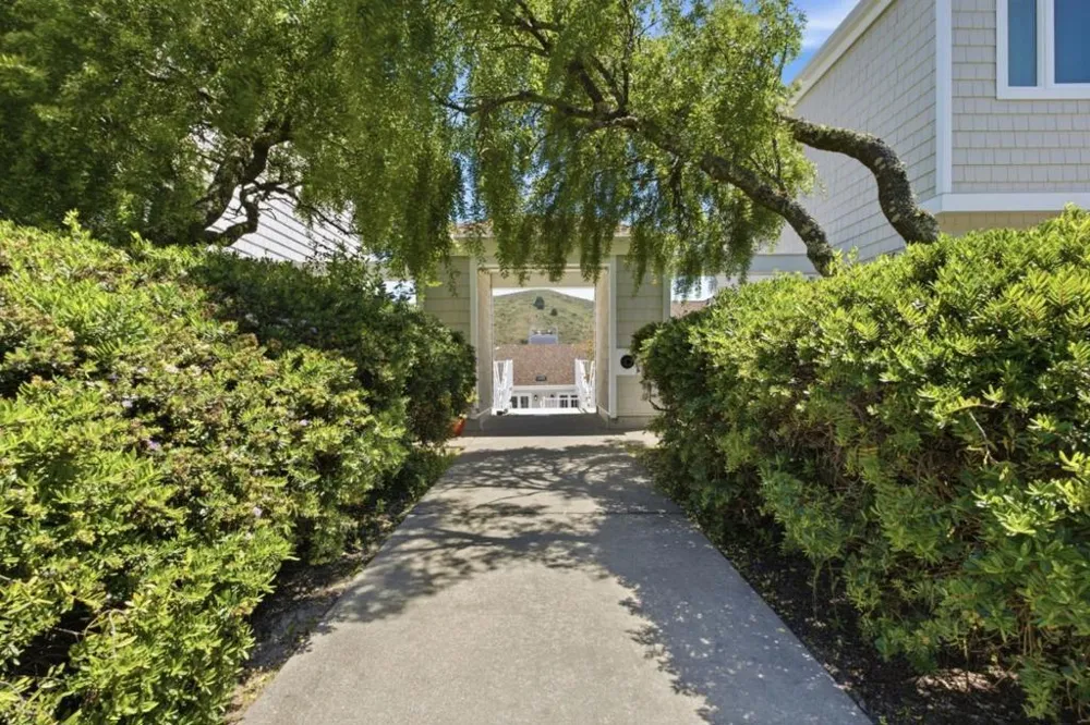 855 Mountain View Drive #4 Daly City, CA 94014