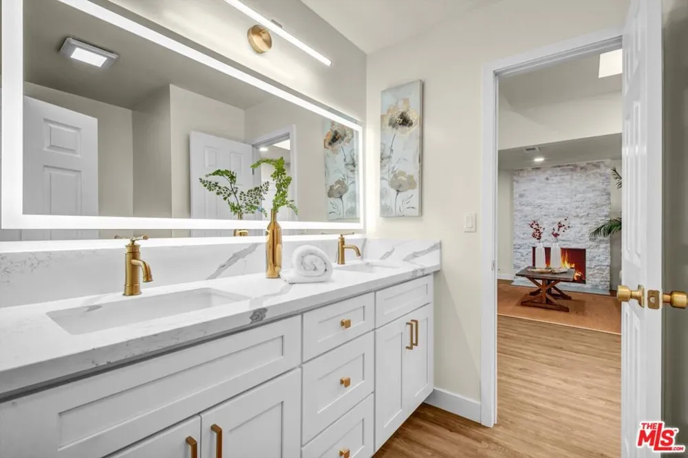 21748 Acarus Avenue Carson, CA 90745