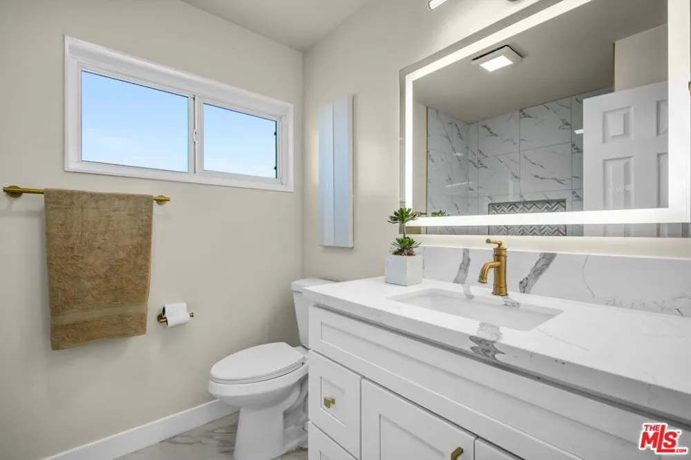 21748 Acarus Avenue Carson, CA 90745