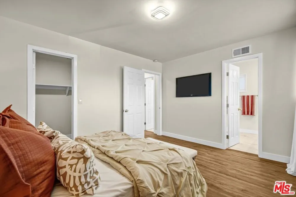 21748 Acarus Avenue Carson, CA 90745