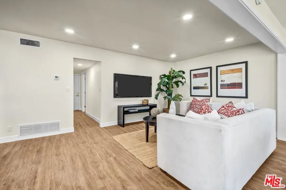21748 Acarus Avenue Carson, CA 90745